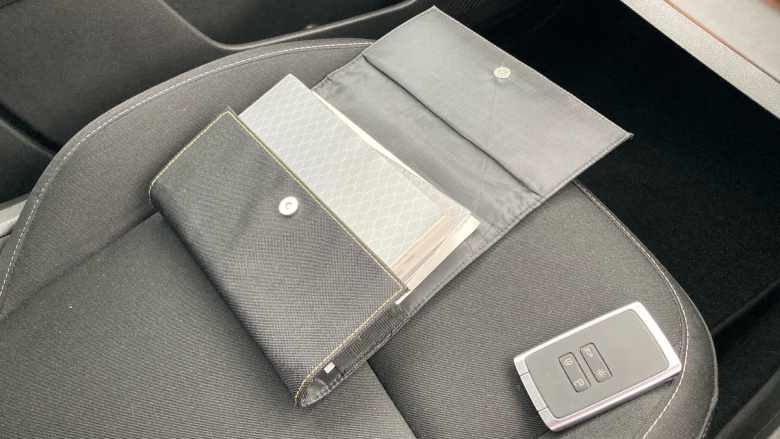 Renault Captur 1.3 TCE 140 Iconic 5dr Petrol Hatchback